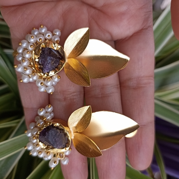 Very pretty handmade gold platted stone studded earrings - Picture 5 of 13